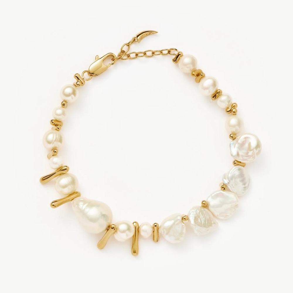 Elegant Gold and Pearl Bracelet